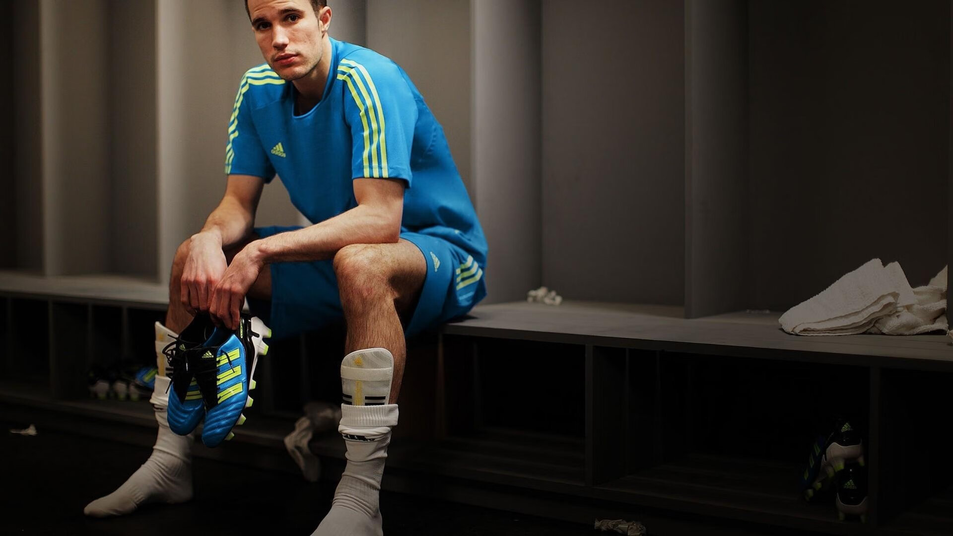 爱游戏部门-三线齐动，法兰克福硬刚争议，埃因霍温回暖，拉齐奥暗谋欧超杯